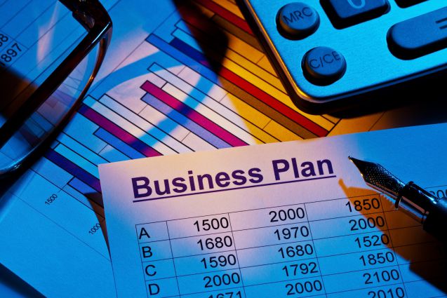 Businessplan ein Businessplan und ein Stift ind zu sehen