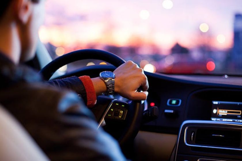 Wer mit dem Auto zum Bewerbungsgespräch anreist, kann per Kilometerpauschale die entstandene Kosten geltend machen. Voraussetzung bildet die Absprache mit dem potentiellen Arbeitgeber.