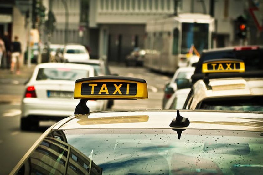 Der Startpreis ist die Grundlage einer jeden Fahrt. Von dem jeweiligen Betrag aus berechnen die Taxameter euren Fahrpreis.