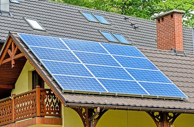 eine Solaranlage auf einem Dach